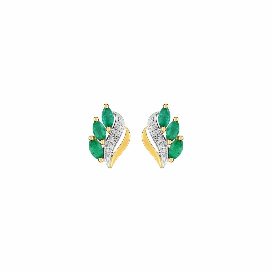 Boucles d'oreilles en or jaune, rhodium, et émeraudes