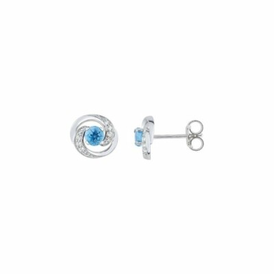 Boucles d'oreilles en or blanc, topazes bleues et oxydes de zirconium