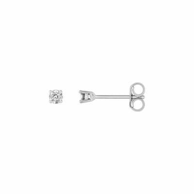 Boucles d'oreilles clous en or blanc et diamants 0.03ct