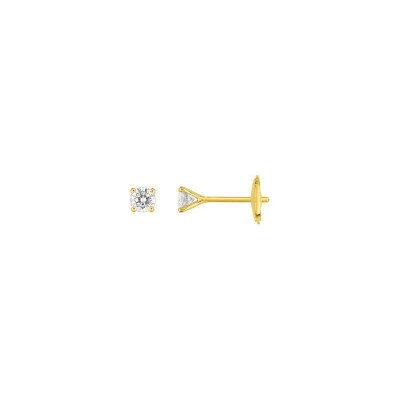 Puces d'oreilles en or jaune et diamants, 0.30ct