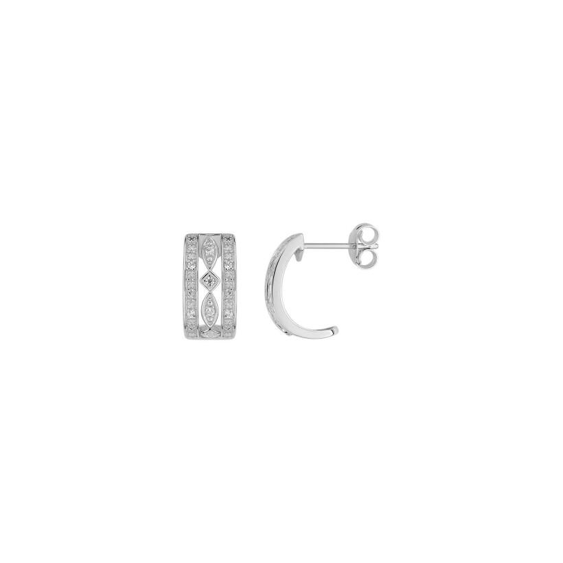 Boucles d'oreilles pendantes en or blanc et diamants