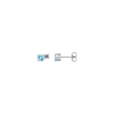 Clous d'oreilles en or blanc, topaze bleue et oxyde de zirconium
