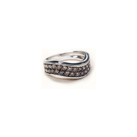 Bague Isabelle Barrier en or blanc et diamants bruns, taille 54