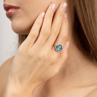 Bague Morganne Bello en or jaune, diamants et topaze bleue