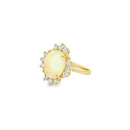 Bague en or jaune, opale et diamants