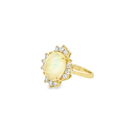 Bague en or jaune, opale et diamants