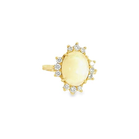 Bague en or jaune, opale et diamants