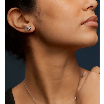 Diamond stud earrings white gold