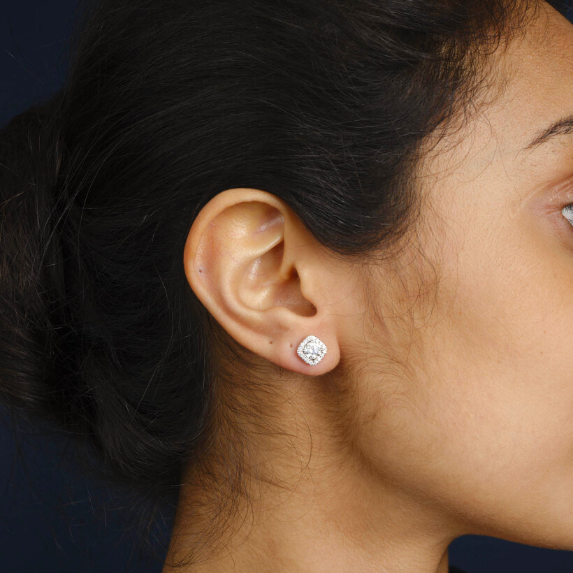 Certified diamonds stud earrings in white gold