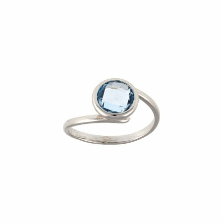 Bague en or blanc et topaze bleue