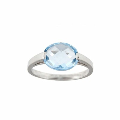 Bague en or blanc et topaze bleue