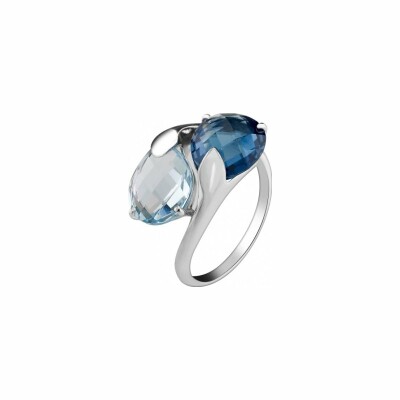 Bague en or blanc, topaze bleue et topaze Blue London