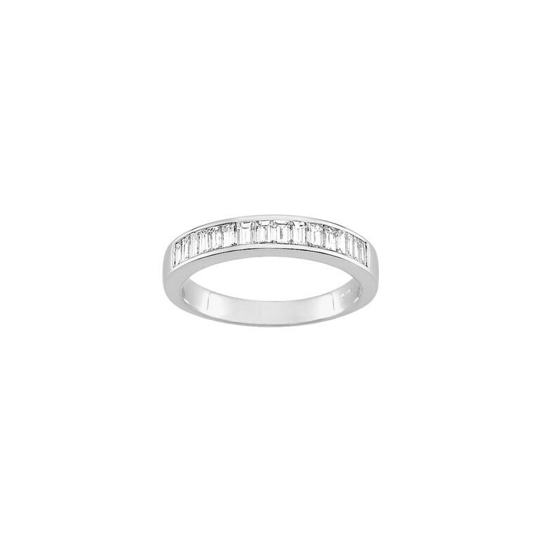 Alliance demi-tour en or blanc et diamants taille baguette