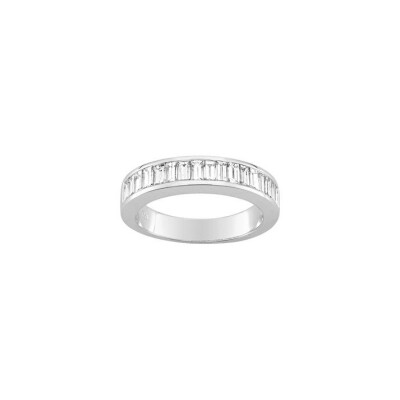 Alliance demi-tour en or blanc et diamants taille baguette