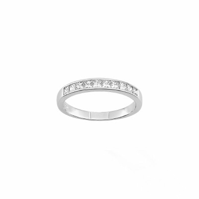 Bague en or blanc et diamants princesse