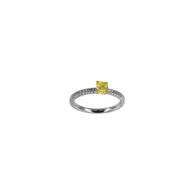 Solitaire en or blanc et diamant jaune