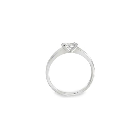 Solitaire en or blanc et diamants