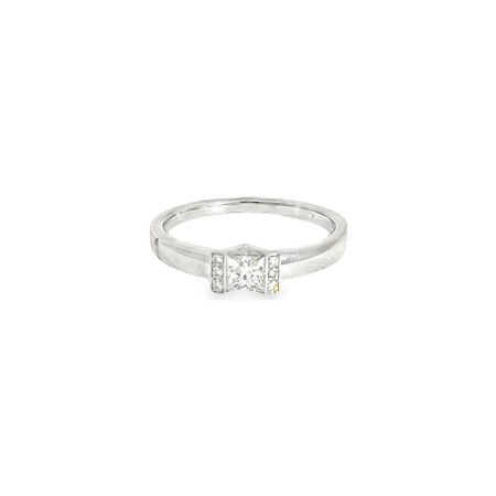 Solitaire en or blanc et diamants