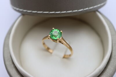 Bague en or jaune et péridot de 1.080 ct