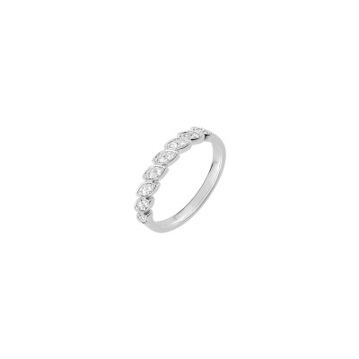 Alliance en or blanc et diamants