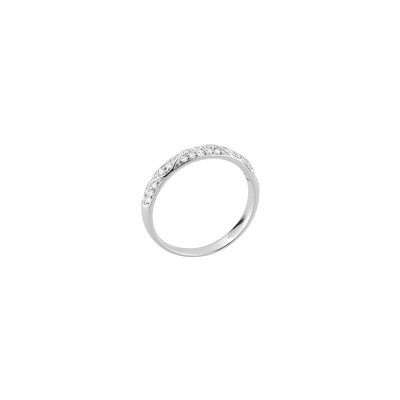 Alliance contemporaine en or blanc et diamants
