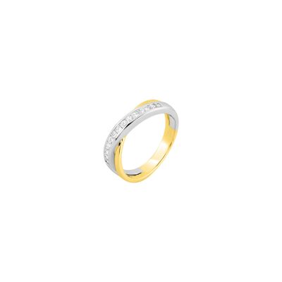 Alliance croisée en or jaune, or blanc et diamants taille princesse