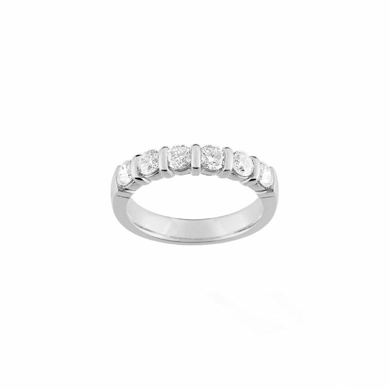 Alliance classique en or blanc et 6 diamants