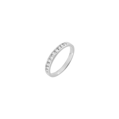 Alliance demi-tour en or blanc et diamants