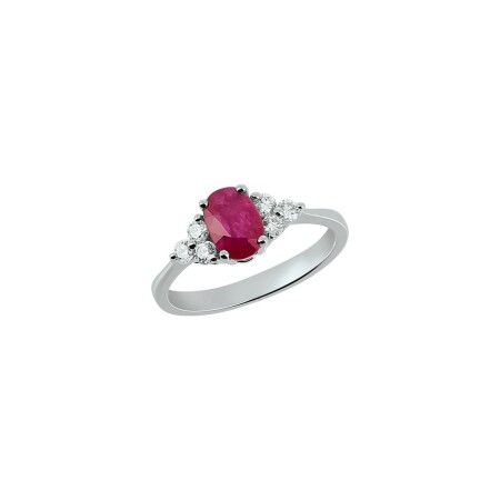 Bague en or blanc palladié, rubis et diamants