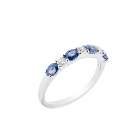 Bague en or blanc, saphirs et diamants