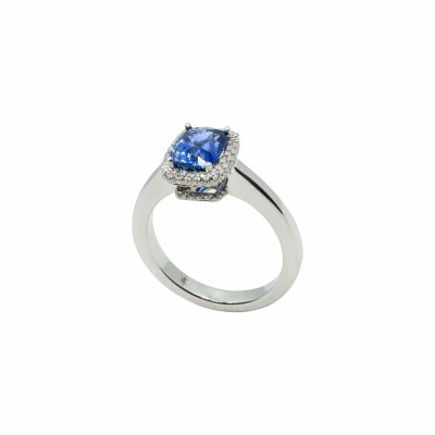 Bague en or blanc, saphir bleu et diamant