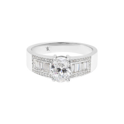 Bague Traviata en or blanc, diamant taille ovale, diamants taille baguette et diamants
