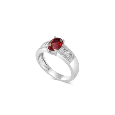 Bague en or blanc, rubis et diamants de 0.5ct