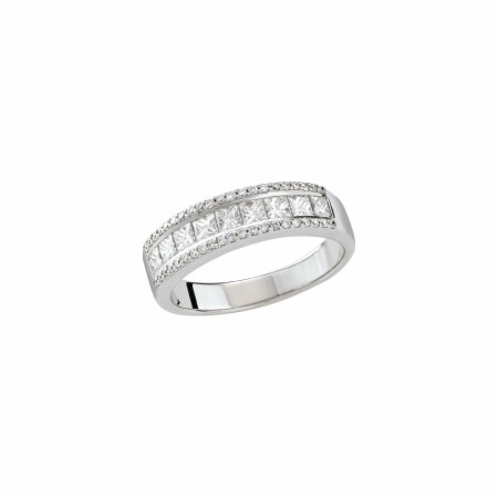 Alliance Ph. Tisseront en or blanc et diamants taille princesse, taille 53