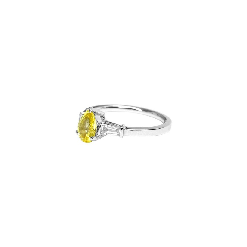 Bague Isabelle Barrier en or blanc, diamants de 0.70ct et saphir jaune de 0.83ct, taille 52
