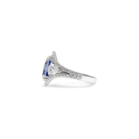 Bague Isabelle Barrier en or blanc, diamants de 0.80ct et saphir bleu de 4.06cts, taille 52