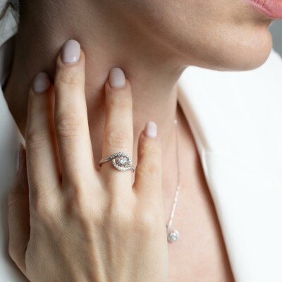 Bague Tourbillon or blanc & diamants 