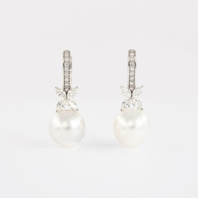 Boucles d'oreilles or blanc, diamants & perles