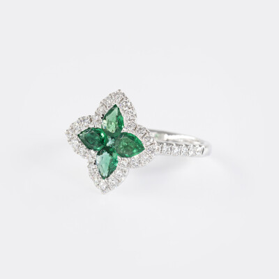 Bague Louis XV or blanc, émeraudes & diamants