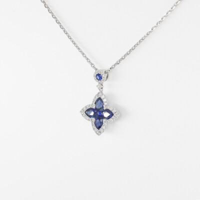 Collier Louis XV or blanc, saphirs & diamants