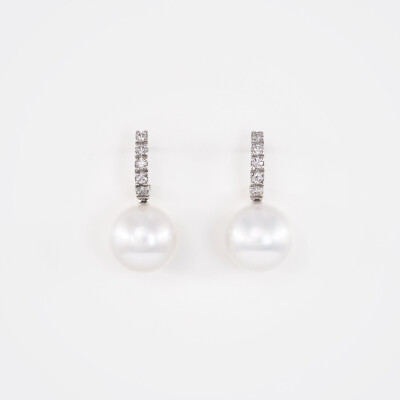 Boucles d'oreilles or blanc, diamants & perles   