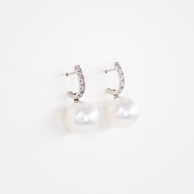 Boucles d'oreilles or blanc, diamants & perles