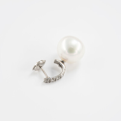 Boucles d'oreilles or blanc, diamants & perles