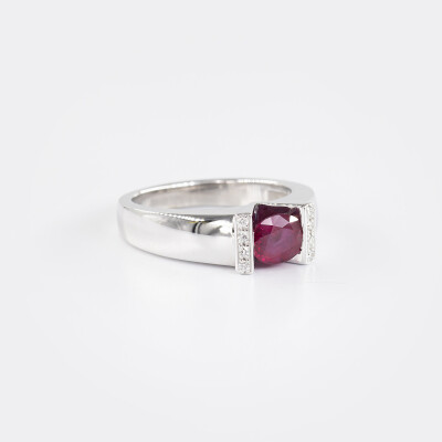 Bague Victoire or blanc, diamants & rubis