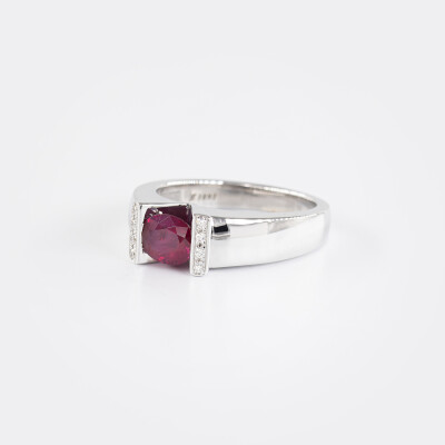 Bague Victoire or blanc, diamants & rubis