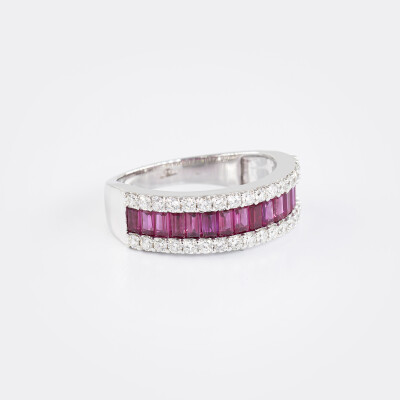 Bague New Crown or blanc, rubis & diamants
