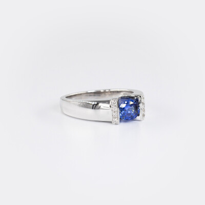 Bague Victoire or blanc, diamants & saphir 