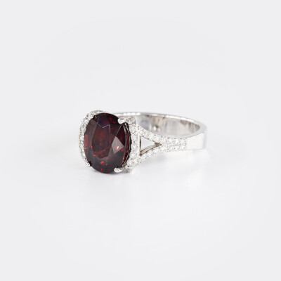 Bague Divine or blanc, rhodolite & diamants