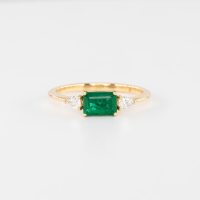 Bague Organzine or jaune, emeraude & diamants