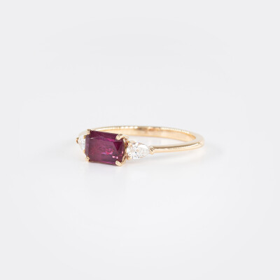 Bague Organzine or rose, rubis & diamants